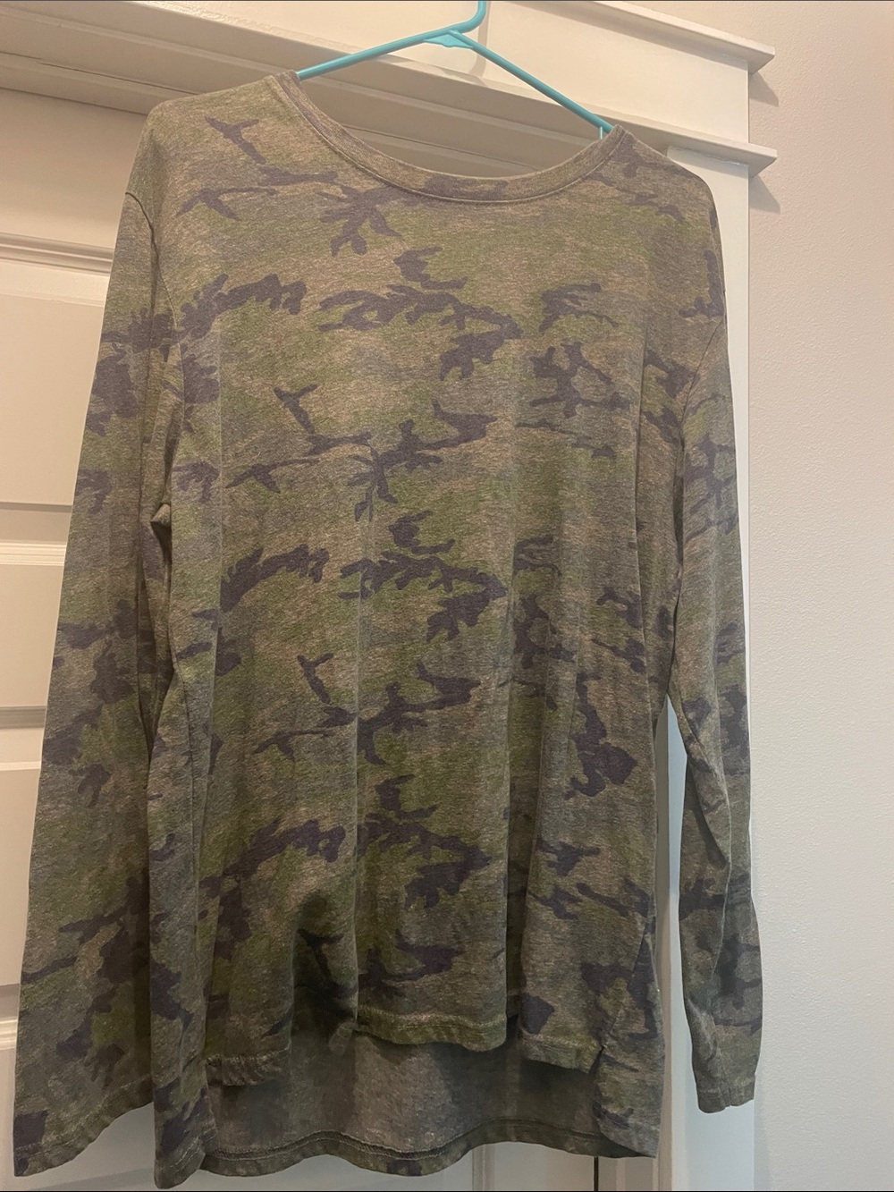 Women’s Green Camo Long-Sleeve Crewneck Tee